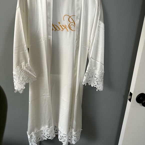 BRIDE ROBE - Picture 3 of 4